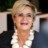 Die Adelige Gloria von Thurn und Taxis lacht in die Kamera