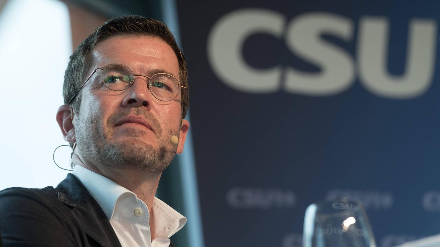 Karl-Theodor zu Guttenberg Der Adelige Karl-Theodor zu Guttenberg bei einer Veranstaltung der CSU