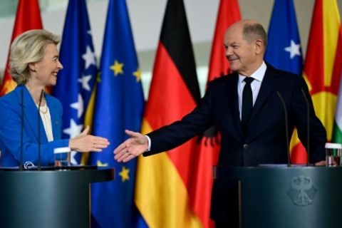 Ursula von der Leyen und Olaf Scholz in Berlin