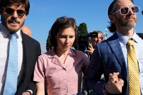Amanda Knox im Juni 2024 mit ihrem Ehemann Christopher Robinson in Florenz