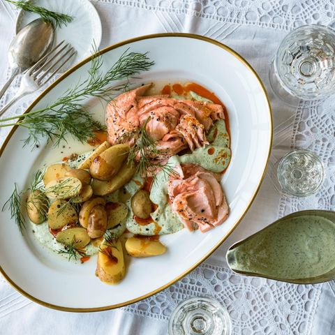 Genusskolumne Einfach Essen: Lachsfilet mit Kartoffeln und Dill-Joghurt