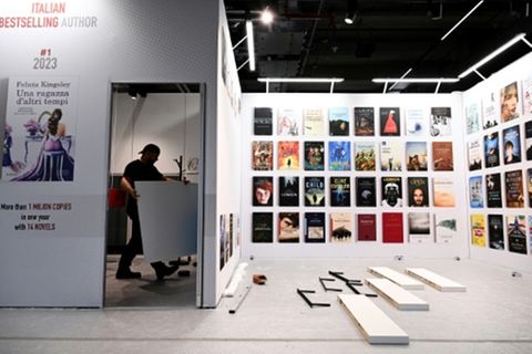 Aufbauarbeiten auf der Buchmesse