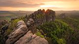 Felskette Schrammsteine im Abendlicht