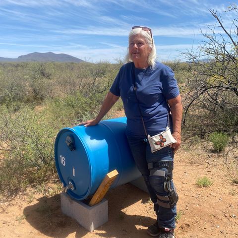 Gail Kocourek with one of the water barrels that she sets up in the desert so that migrants don't die of thirst. Donald Trump's isolation policy, which Joe Biden has partly followed, is leading to dramatic conditions on the border with Mexico