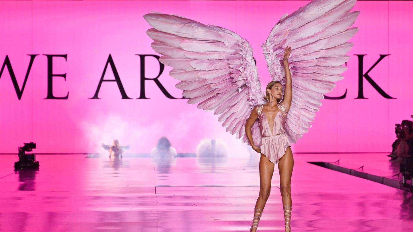 Gigi Hadid at Victoria's Secret Show October 2024 Gigi Hadid at Victoria's Secret Show October 2024