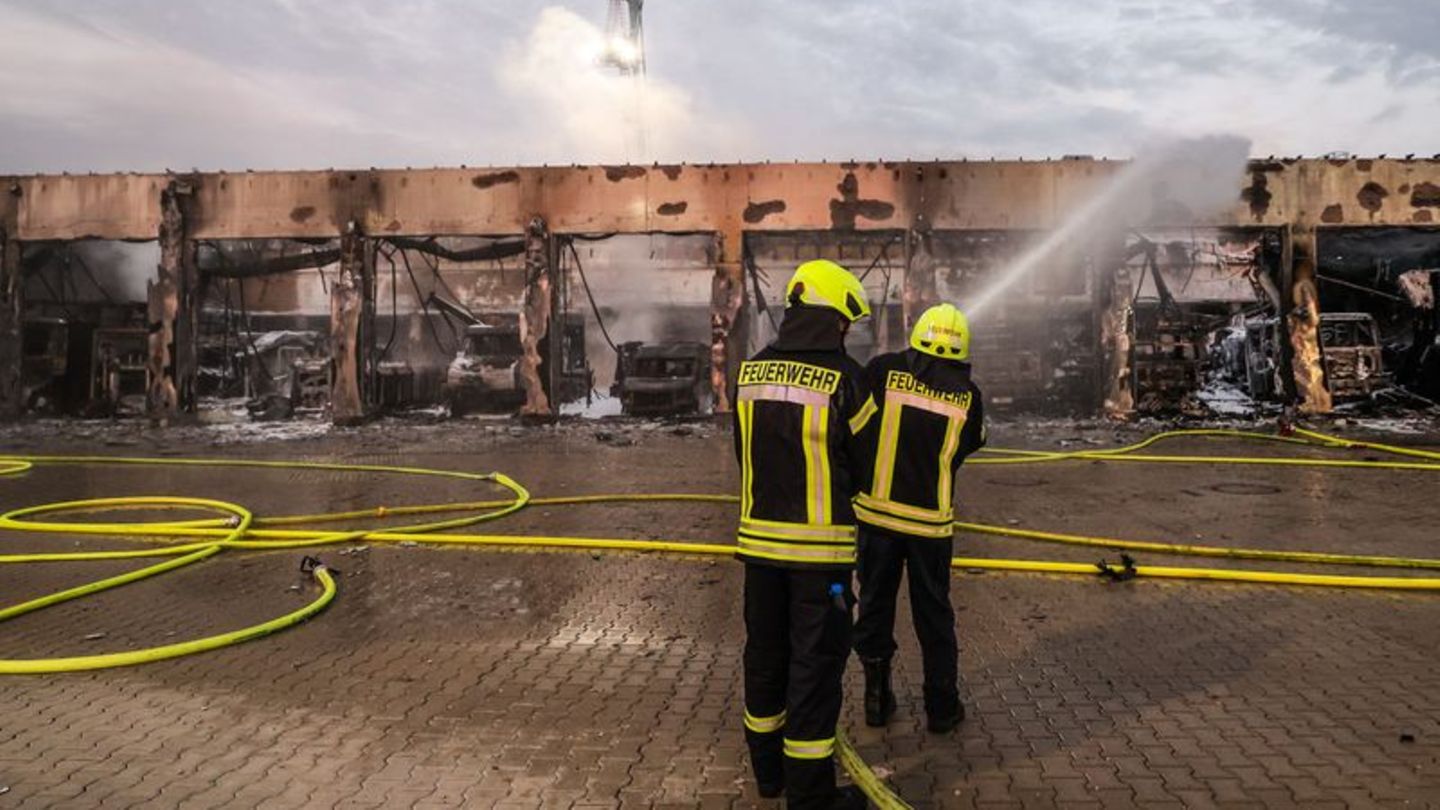 br-nde-bei-brand-von-feuerwehrst-tzpunkt-entsteht-millionenschaden