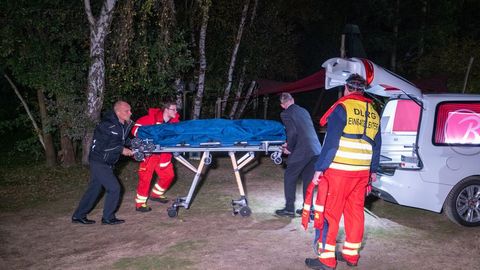 Einsatzkräfte bergen am Fluss Ilmenau eine Leiche