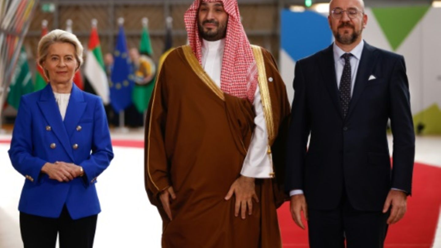 Ursula von der Leyen, Mohammed bin Salman (Mitte) und Charles Michel