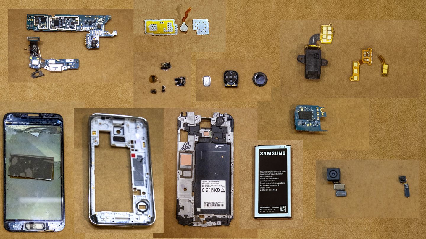 Einzelteile eines Smartphones