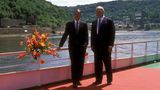 Im November 1990 kommt George Bush senior (l.) als erster US-Präsident ins wiedervereinigte Deutschland. Im Haus von Kanzler Helmut Kohl in Oggersheim bekommt er ein pfälzisches Vesper serviert. Bei seinem Besuch im Mai 1989 ging es mit dem Boot auf den Rhein