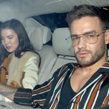 Liam Payne und Maya Henry sitzen im Auto und halten Händchen