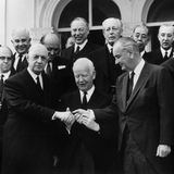 Wenige Tage nach dem Tod Konrad Adenauers kommt Lyndon B. Johnson (r.) im April 1967 nach Deutschland, um im Kölner Dom am Staatsakt für den ersten Bundeskanzler teilzunehmen