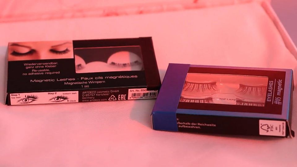 Für dichtere Wimpern gibt es viele Methoden. Jetzt treten geklebte Wimpern gegen Magnetwimpern an. Wie leicht sind diese anzubringen und vorallem: Wie sehen sie aus?