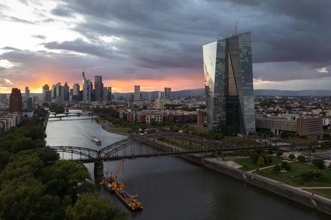 Europäische Zentralbank in Frankfurt am Main: dritte Leitzinssekung in Folge