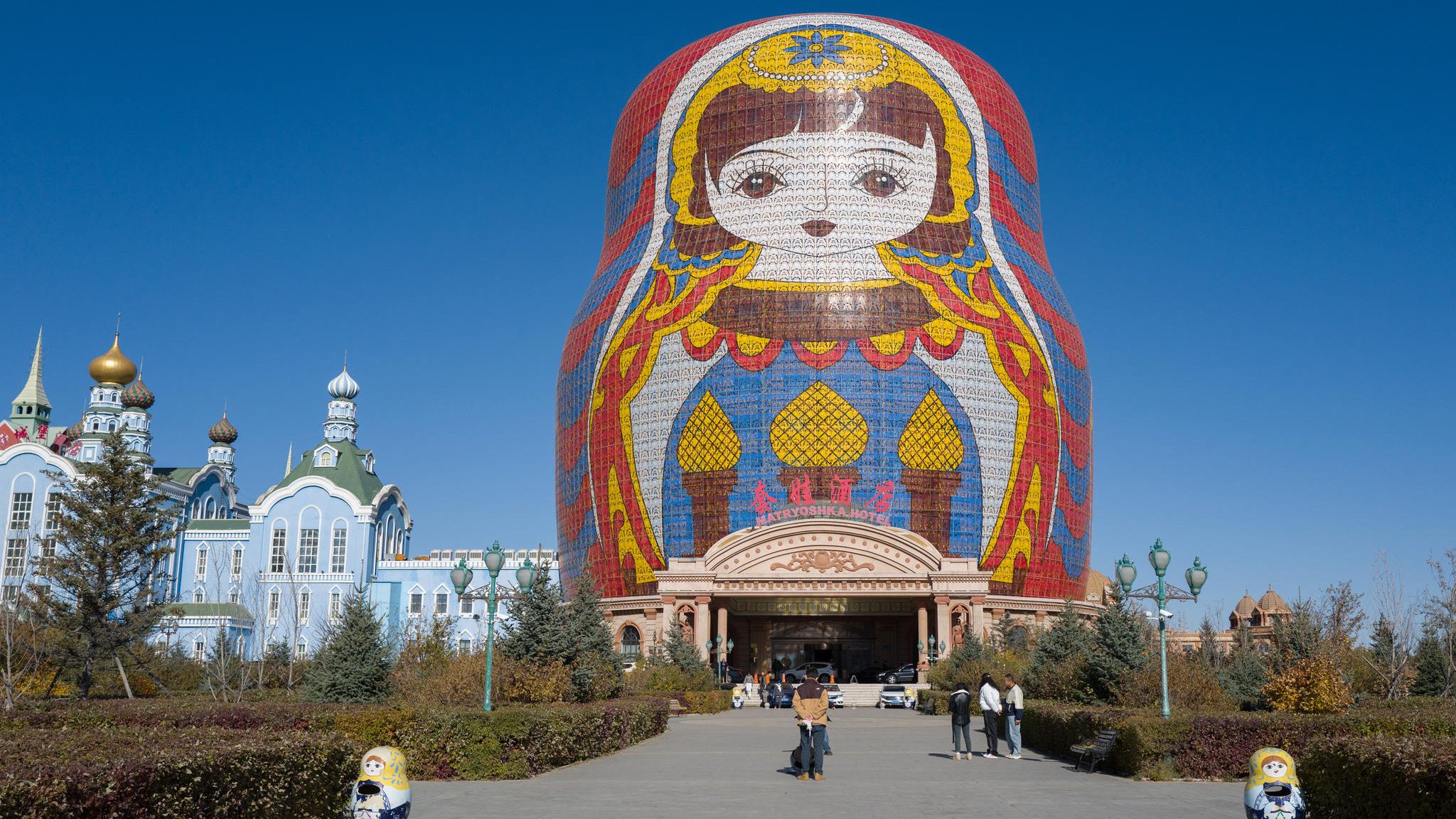 Ein Hotel im Design einer Matrjoschka in China
