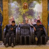 Massage Sessel in der Hotel Lobby des Matrjoschka Hotels