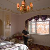 Ein Zimmer im Matrjoschka Hotel - Das Thema der Puppe ist allgegenwärtig