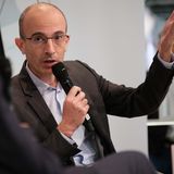 "Das schlimmstmögliche Ergebnis ist, dass wir die Kontrolle über die Welt, über unser Leben, über unsere Zukunft verlieren. Die Künstliche Intelligenz ist die erste Technologie in der Geschichte, die kein Werkzeug, sondern ein Agent ist", sagte Harari