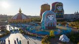 Die Ladengebäude im Freizeitpark sehen aus wie Matrjoschka Puppen