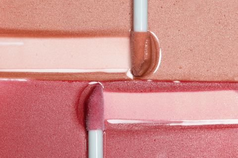 Schmollmund ohne Spritze? Lip-Plumper sind voll im Trend und ermöglichen kurzzeitig vollere Lippen. Doch die meisten Produkte enthalten auch gesundheitsschädliche Inhaltsstoffe.