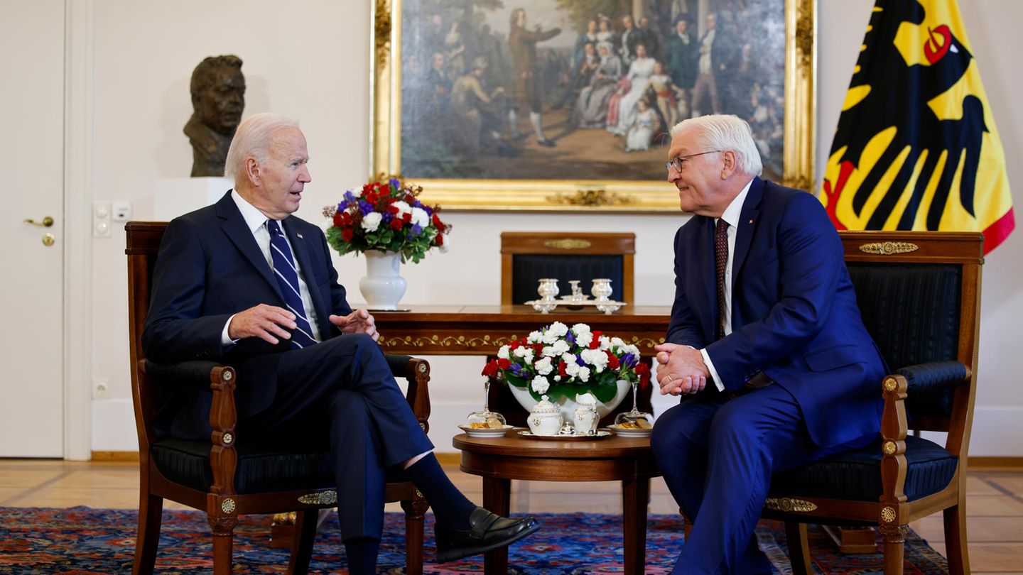 Biden at Steinmeier: Kisses goodbye for Uncle Joe