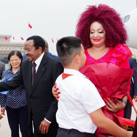 Einer seiner letzten öffentlichen Auftritte: Kameruns Präsident Paul Biya (M.) und Gattin Chantal (r.) beim China-Afrika-Forum am 4. September in Peking