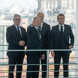 Selbstverständlich steht erst einmal eine Hausführung auf dem Programm. Danach geht es um die großen Themen der Weltpolitik. Im Fokus: Die Kriege in der Ukraine und in Nahost