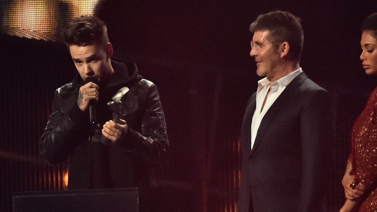 Liam Payne (li.) and Simon Cowell at the 2017 Brit Awards.