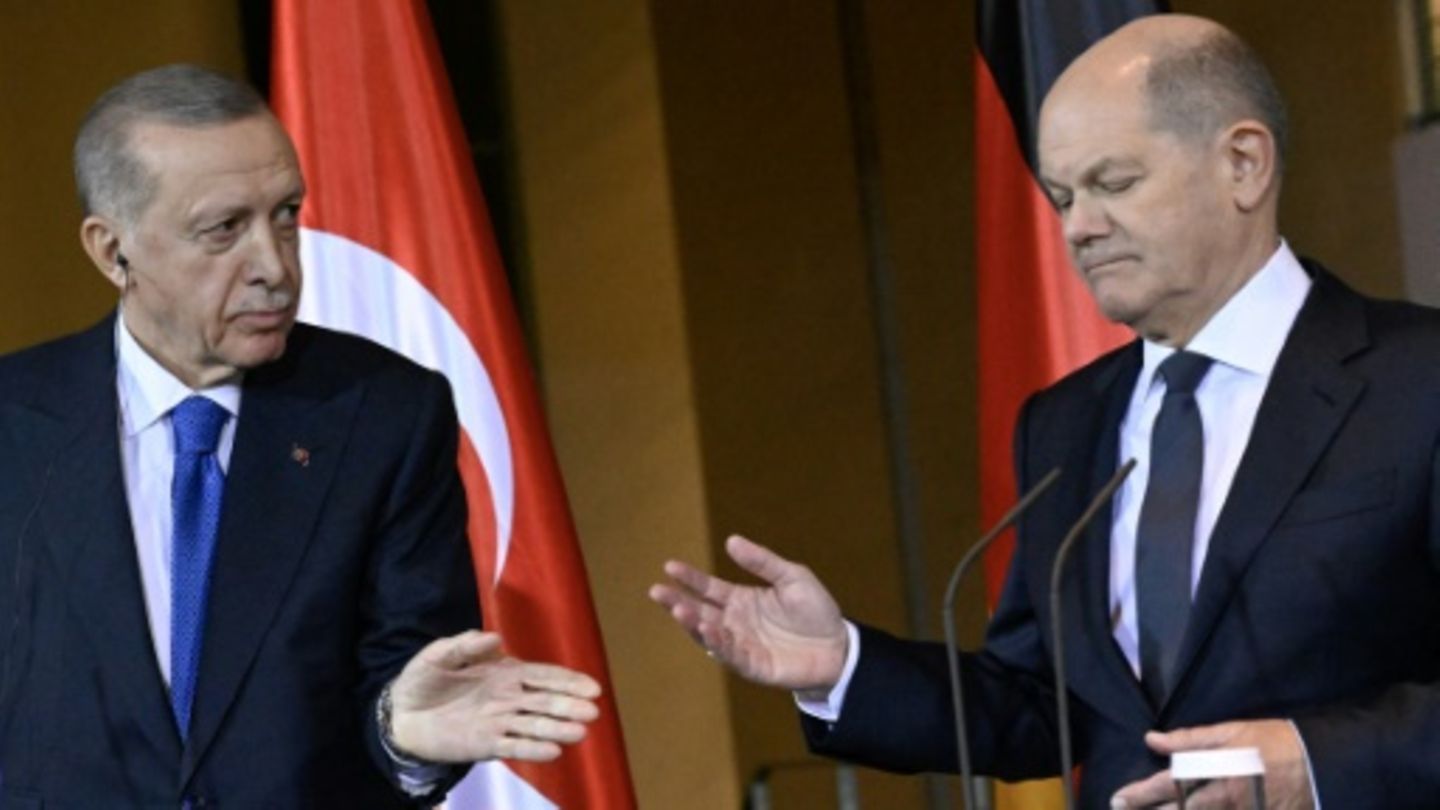 Scholz (r.) und Erdogan bei einem Treffen in Berlin