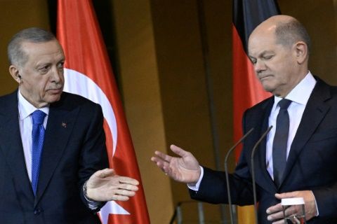 Scholz (r.) und Erdogan bei einem Treffen in Berlin