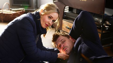 Heute im TV: "Ein starkes Team: Verzockt": Linett (Stefanie Stappenbeck, l.) hilft Sebastian (Matthi Faust)