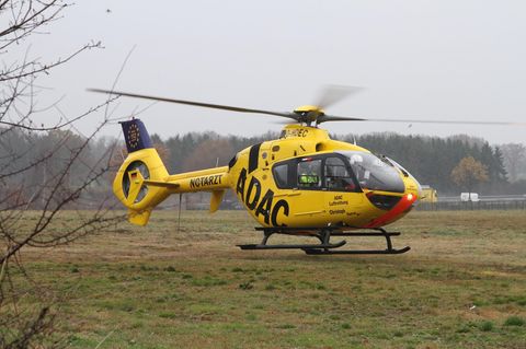 Die Besatzung des ADAC-Rettungshubschraubers "Christoph Hansa" rettete die Person aus dem Himmelmoor in Quickborn bei Hamburg
