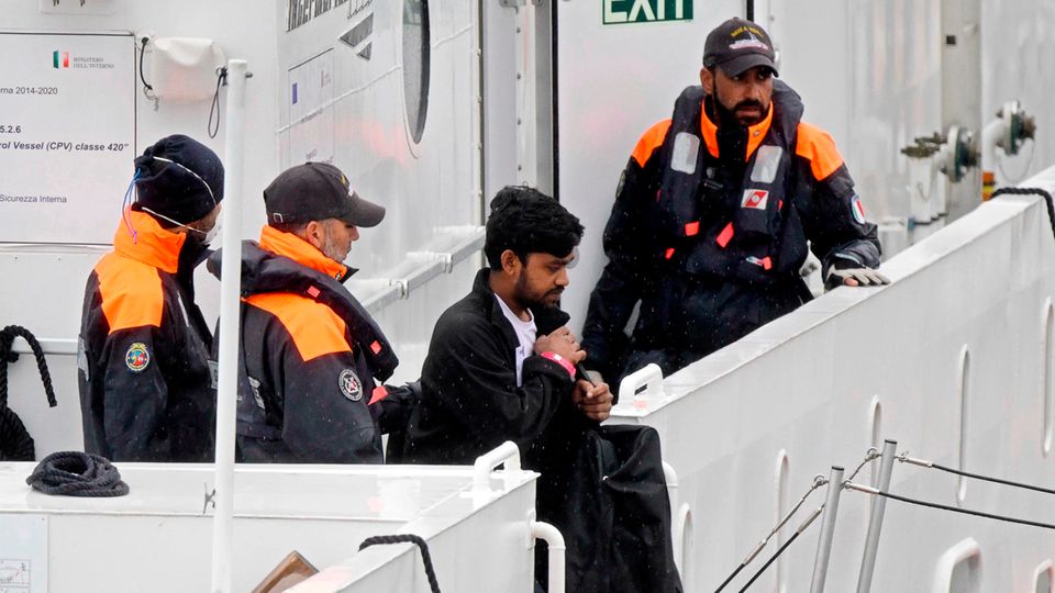 Migrant geht in Italien wieder an Land