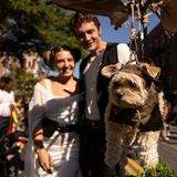 Da wurde wohl jemand hängen gelassen? Hoffentlich holt den armen Kleinen wieder jemand ab