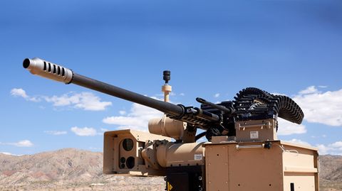 Die neueste Generation der Bushmaster M230LF ermöglicht es, eine spezielle Anti-Drohnen-Munition mitzuführen