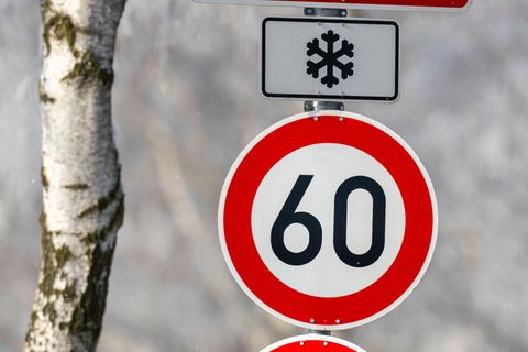 Schneeflocke Tempolimit Verkehrsschild