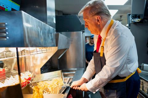 Trump provoziert bei McDonald's-Einsatz: Fritten first