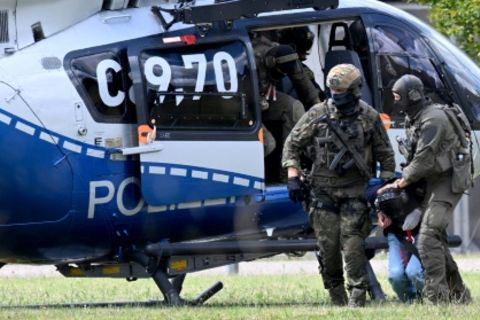 Der mutmaßliche Angreifer von Solingen wird zum Haftrichter gebracht.