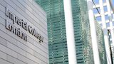 Verschlechtert hat sich in dem Uni-Ranking hingegen das Imperial College London. Es stieg mit einer Note von 94,4 Punkten vom achten auf den neunten Platz ab. Die schlechteste Einzelbewertung erhielt die Universität für die Qualität der Lehre (89,3 Punkte). Das ist laut den THE-Experten exemplarisch für den allgemeinen Trend unter den britischen Eliteuniversitäten. Nach der Meinung der mehr als 93.000 Akademiker, die den Angaben zufolge ausgewertet wurden, hat das Ansehen britischer Hochschulen binnen eines Jahres bei der Lehre um drei Prozent, bei der Forschung sogar um fünf Prozent abgenommen