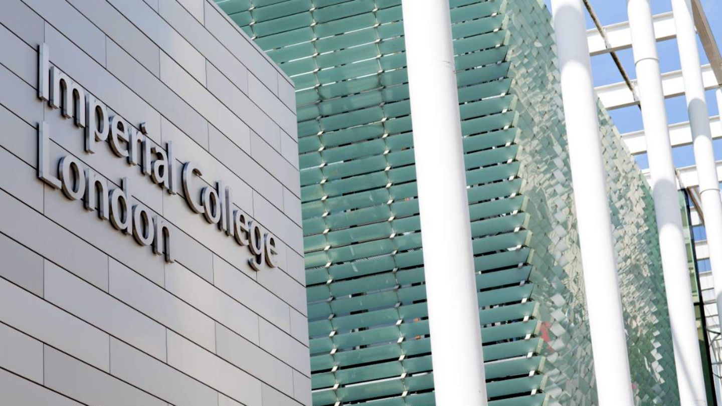 9 Imperial College London Verschlechtert hat sich in dem Uni-Ranking hingegen das Imperial College London. Es stieg mit einer Note von 94,4 Punkten vom achten auf den neunten Platz ab. Die schlechteste Einzelbewertung erhielt die Universität für die Qualität der Lehre (89,3 Punkte). Das ist laut den THE-Experten exemplarisch für den allgemeinen Trend unter den britischen Eliteuniversitäten. Nach der Meinung der mehr als 93.000 Akademiker, die den Angaben zufolge ausgewertet wurden, hat das Ansehen britischer Hochschulen binnen eines Jahres bei der Lehre um drei Prozent, bei der Forschung sogar um fünf Prozent abgenommen