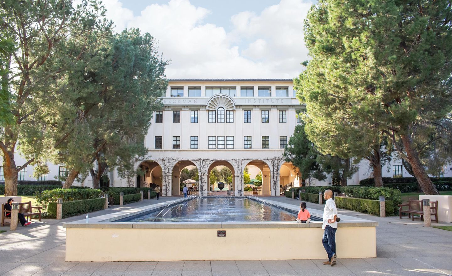 7 California Institute of Technology Das California Institute of Technology verteidigt nach Ansicht der THE-Experten den siebten Platz im Ranking der besten Universitäten der Welt. Die Ingenieurs-Kaderschmiede kam in der Endnote auf 96,3 Punkte. Für die Vernetzung mit der Industrie, unter anderem durch Patente, gab es erstmals in diesem Ranking die volle Punktzahl. Vergleichsweise gut schnitt auch die Lehre ab (95,2 Punkte). Abzüge gab es hingegen für CalTech, was den Anteil ausländischer Studierender und Forschender anbelangte
