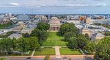Die Schwäche von Stanford kam im Ranking der besten Hochschulen 2025 dem Massachusetts Institute of Technology (MIT) zugute. Es schob sich vom dritten auf den zweiten Platz vor und wurde damit laut THE die aktuell beste Universität der USA (Endnote: 98,1). Das MIT konnte sich damit über die bislang beste Platzierung in dem renommierten Ranking freuen. Es war nach Ansicht der Experten neben Princeton der zweite Geheimfavorit in den Top 10 und konnte in der Spitzengruppe mit der besten Note für die Lehre punkten (99,2)