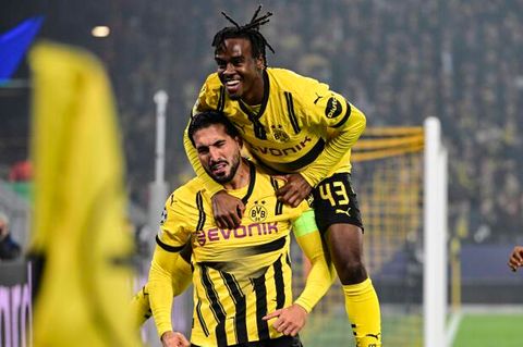 Emre Can und Jamie Gittens im Champions League Spiel gegen Celtic Glasgow