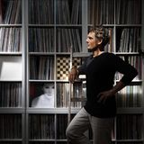 Dominik Bartmanski, 46, vor seinen Platten