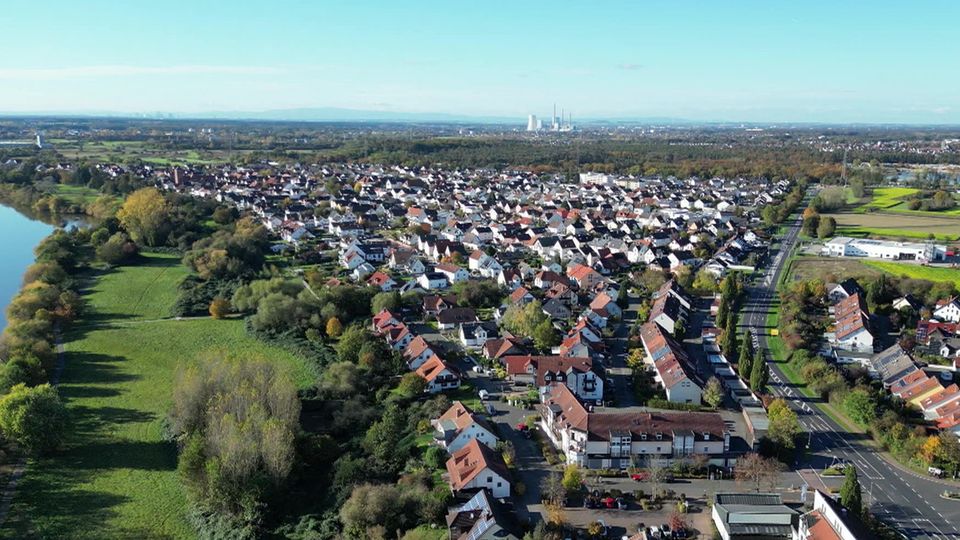 In einem bayrischen Ort fällt immer wieder ein unangenehmer Geruch auf. Um die Ursache zu finden sollen die Bürger nun sogar sogenannte Geruchsprotokolle führen.