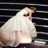Jennifer Lawrence stürzt auf einer Treppe