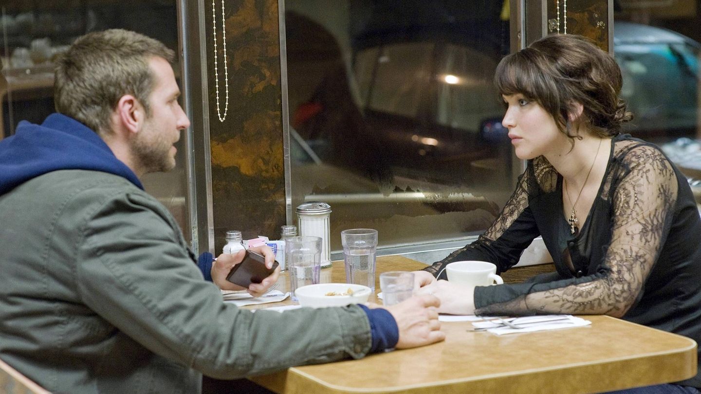 Bradley Cooper und Jennifer Lawrence in einer Szene von "Silver Linings Playbook"