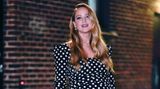 Jennifer Lawrence vor ihrem Auftritt bei der Stephen Colbert Show mit Babybauch