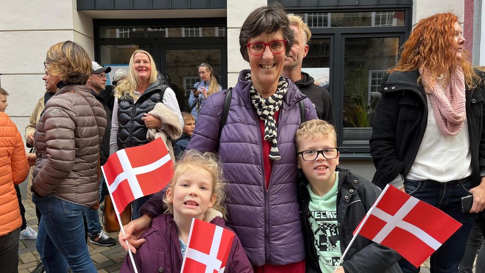 Heike Petersen and her two grandchildren Lene (l.) and Joris Heike Petersen and her two grandchildren Lene (l.) and Joris