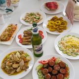 Reichlich gedeckter Tisch